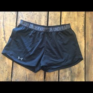 Women’s Under Armour mesh shorts large